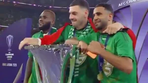 رياض محرز يفوز بدوري أبطال آسيا مع الأهلي - فيديو