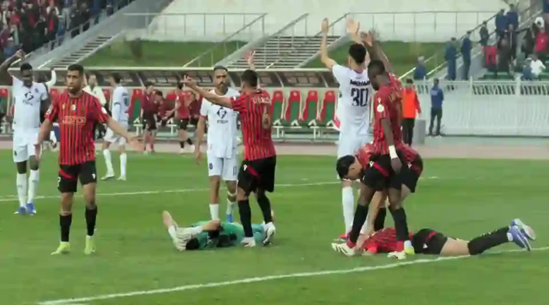 تعثر ممثلي الجزائر في ذهاب نصف نهائي كأس “الكاف”: قرارات تحكيمية مثيرة للجدل تعقد مأمورية شباب بلوزداد  و اتحاد الجزائر